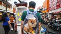 Pengunjung memadati kawasan wisata kuliner Pasar Lama, Tangerang, Banten, Senin (6/9/2021).