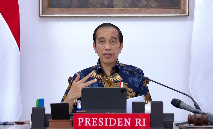 Presiden Jokowi saat memimpin rapat evaluasi PPKM, Senin (6/9)