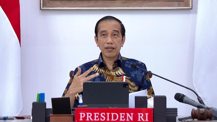 Presiden Joko Widodo Presiden Jokowi saat memimpin rapat evaluasi PPKM, Senin (6/9)