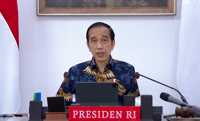 Presiden Jokowi saat memimpin rapat evaluasi PPKM, Senin (6/9)