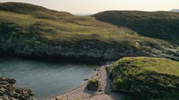 Pulau Carn Deas merupakan bagian dari Summer Isles, sebuah komunitas pulau di Pantai Barat. Di dalamnya ada Pulau Carn Iar dan Carn Beag yang juga tak berpenghuni. (Goldcrest Land and Foresty Group)