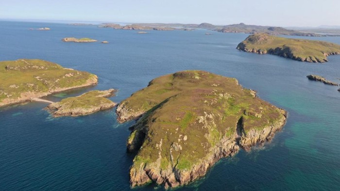 Pulau terpencil di  Skotalndia