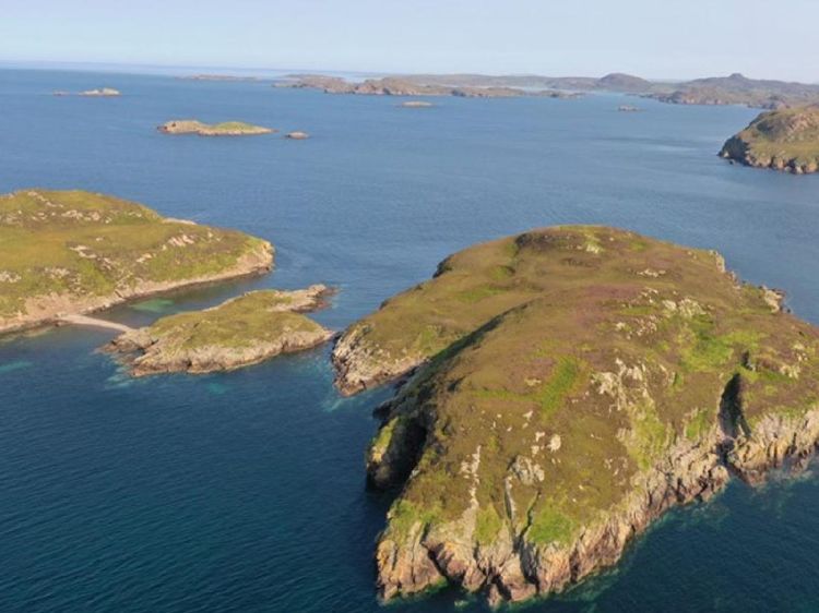 Foto Pulau Tak Berpenghuni yang Dijual Rp 997 Juta