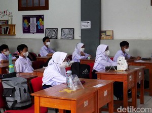 Nyaris 200 Siswa Positif Corona Saat PTM, Perlu Dihentikan? Ini Kata Pakar