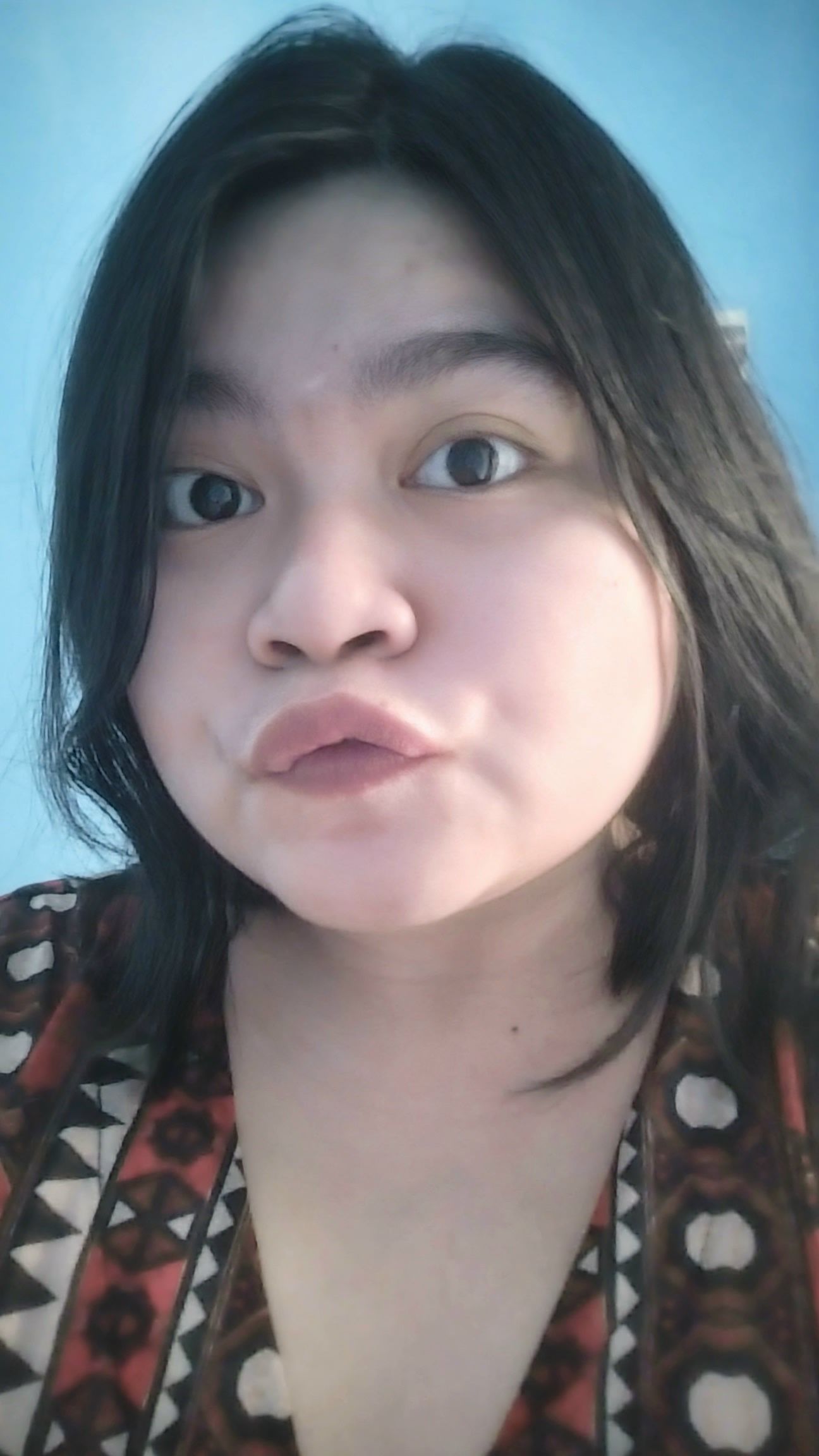 Selfie di kamera layar utama. Selfie di kamera layar utama Galaxy Z Fold 3.