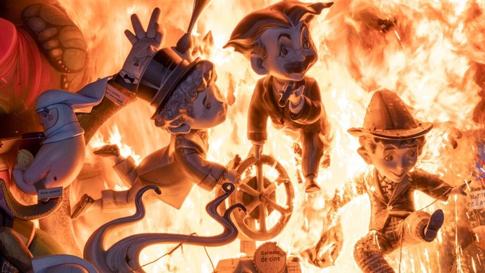 Semarak Festival Api yang Kembali Digelar di Spanyol Festival Las Fallas kembali digelar di Spanyol tahun ini. Acara yang juga dikenal sebagai festival api ini jadi salah satu kegiatan yang dinanti di Valencia.