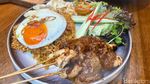 Sedap Banget! Makan Nasi Goreng Kampung Plus Suasana Bali di Coffee Shop Ini