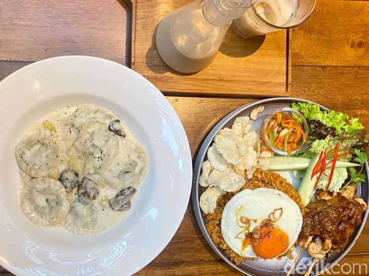 Sedap Banget! Makan Nasi Goreng Kampung Plus Suasana Bali di Coffee Shop Ini