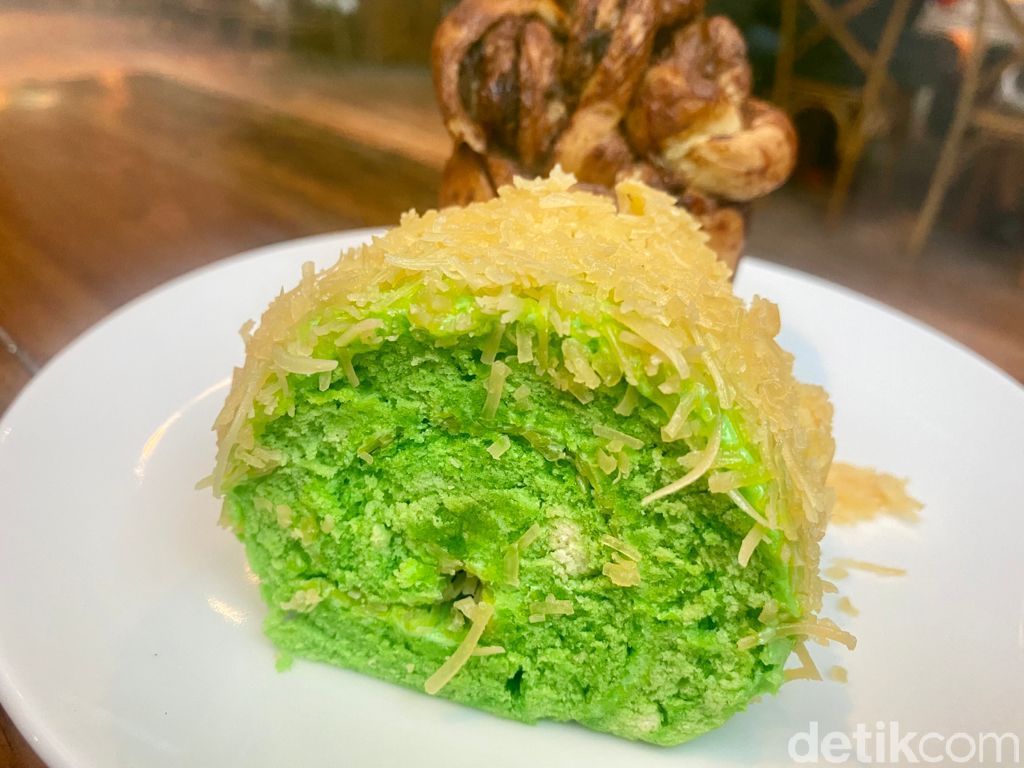 Six Ounces: Nasgor Kampung dan Kue Pandan Keju Enak dengan 'Vibes' Bali