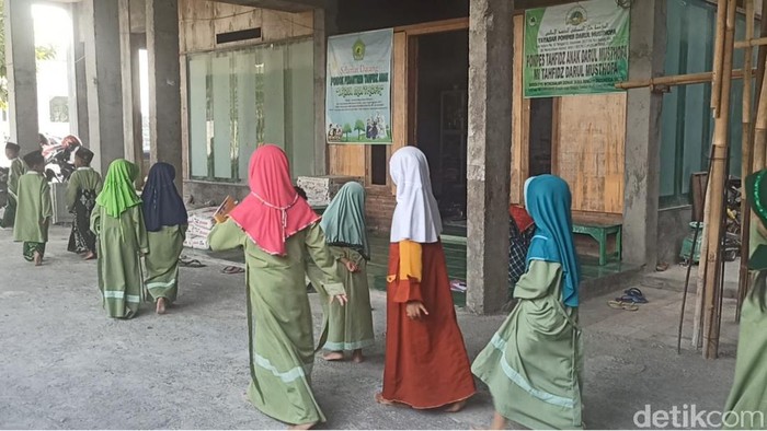 Suasana Pondok Pesantren Tahfidz Anak Darul Musthofa Demak. Salah satu pengajar yakni Ustaz M menjadi tersangka kasus pemukulan santri bocah.