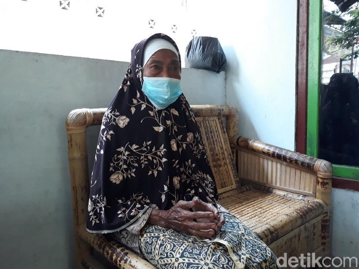 Tuginem, nenek yang wakafkan mobil ambulans di Bantul, Senin (6/9/2021).