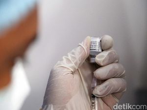 Jokowi Minta Vaksinasi Makin Digeber Selagi Kasus Covid-19 Turun