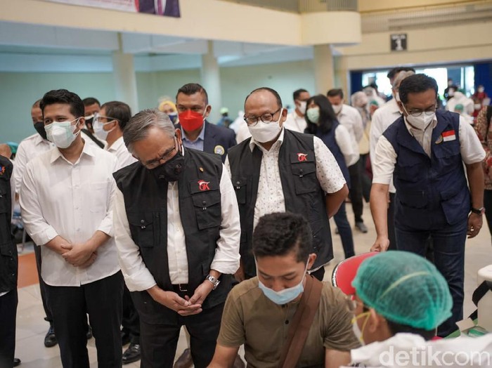 Gubernur Jatim Khofifah Indar Parawansa memprioritaskan vaksinasi ke pelajar berusia 12 hingga 17 tahun. Ini karena pembelajaran tatap muka (PTM) secara terbatas dan hybrid telah digelar.