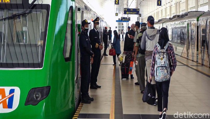 PT. KAI memberlakukan tarif Rp 0 untuk KA Bandara Yogyakarta International Airport (YIA) di Kulon Progo, DIY. Pengguna moda transportasi ini pun meningkat.