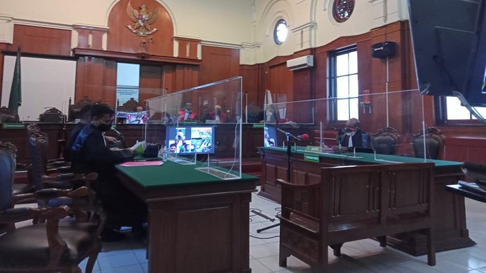 4 Terdakwa Penjemput Paksa Jenazah Positif COVID-19 di RS Paru Surabaya Disidang