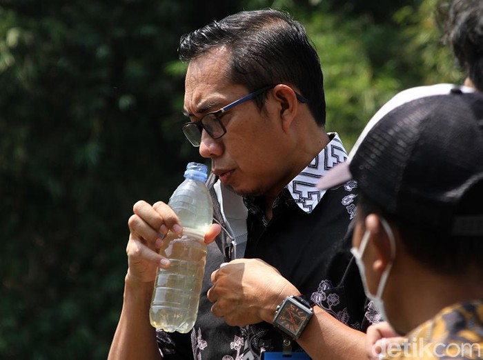 PDAM Solo menghentikan pengolahan air di Pos Semanggi, Pasar Kliwon. Hal ini dilakukan karena air dari Bengawan Solo terindikasi pencemaran industri rumah tangga ciu.