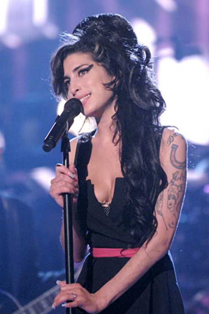 Film dokumenter bertajuk Amy yang bercerita tentang Amy Winehouse.