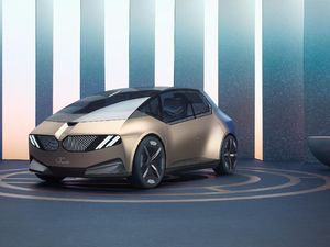 Ramai Mobil Listrik, BMW: Masih Banyak Negara yang Pakai Mobil Bensin