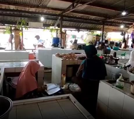 5 Bocah Ini Sekolah sambil Jualan Makanan untuk Hidupi Keluarga