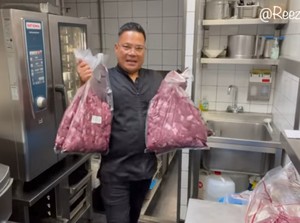Bule Belanda Doyan Rendang, 40 Kilogram Ludes dalam Hitungan Hari