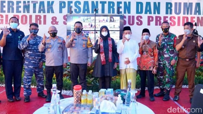 Situasi COVID-19 di Banyuwangi turun ke level 2 dengan indikator penanganan yang baik. Penurunan level ini berpengaruh pada penyesuaian sejumlah aktivitas masyarakat.