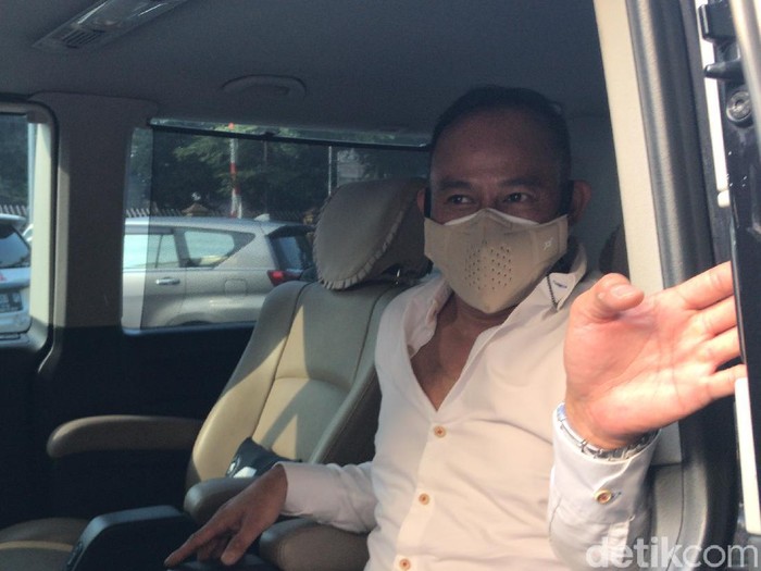 Dipo Latief diperiksa atas tuduhan penelantaran anak