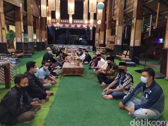 Doa bersama para pengelola Daya Tarik Wisata Kabupaten Magelang di Wisata Kelinci Desa Bahasa Borobudur.