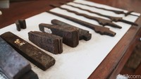 Tak hanya proses pembuatannya yang dilakukan berulang, Sungkowo harus mentaati pantangan. Menurut dia, ada hari-hari tertentu yang menjadi pantangan. Itu mengapa ia tak menempa atau membuat keris pada hari pantangan itu.  