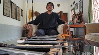 Setiap karya yang dibuatnya memiliki harga yang bervariasi, mulai dari jutaan hingga puluhan juta. Tergantung dari tingkat kesulitan pembuatan kerisnya.  