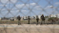 Seorang pejabat Dinas Penjara Israel menyebut pelarian ini sebagai kegagalan besar keamanan dan intelijen. Sementara kelompok-kelompok militan Palestina memujinya sebagai heroik. AP Photo/Nasser Nasser  