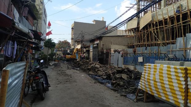Galian berlanjut ke Jl Pademangan IV, Pademengan Timur, Air PAM pun langsung berhenti.