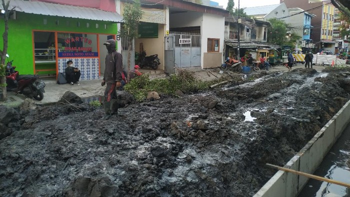 Galian berlanjut ke Jl Pademangan IV, Pademengan Timur, Air PAM pun langsung berhenti.
