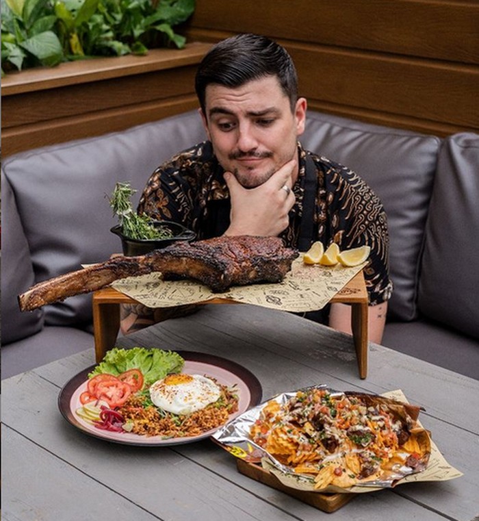 Gantengnya Chef Benjamin Leek yang Jago Masak BBQ
