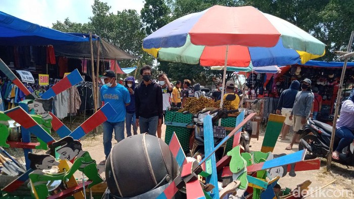 Tak hanya mal yang mulai beraktivitas secara ekonomi, di pasar barang bekas atau Klithikan, Klaten, Jawa Tengah juga mulai menggeliat.