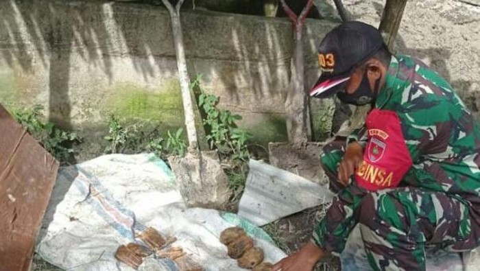 Granat dan peluru yang ditemukan warga