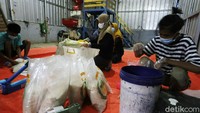 Windri mengungkapkan perusahaan yang kini memiliki 2 gudang beras berkapasitas 190 ton ini siap menampung penjualan hasil panen padi milik petani Pagar Dewa. Hasilnya, omzet pertama di tahun pertama berdiri perusahaan ini mencapai Rp 250 juta. Untung tersebut kemudian digunakan untuk membantu 2 petani menyelesaikan utangnya dan sebagian lagi digunakan untuk modal dalam diversifikasi bisnis.