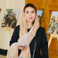 Gulafroz Ebtekar mengaku sedang menjadi target buruan Taliban. Mantan petinggi polwan Afghanistan itu juga menyatakan pernah disiksa oleh anggota kelompok ekstrimis tersebut bahkan ia dan keluarganya dijatuhi hukuman mati. Gulafroz pun meminta pertolongan dari Barat untuk membantunya kabur dari Taliban. Foto: Instagram @gulafroz_ebtekar