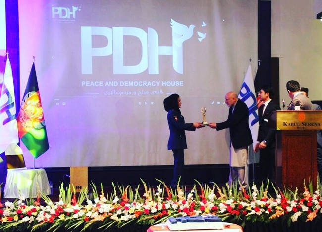 Aku wanita pertama di Afghanistan yang lulus dari akademi kepolisian dengan gelar master dan memegang posisi tinggi. Setelah aku, ada 4.000 wanita masuk ke universitas kepolisian. Foto: Instagram @gulafroz_ebtekar