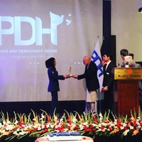 Aku wanita pertama di Afghanistan yang lulus dari akademi kepolisian dengan gelar master dan memegang posisi tinggi. Setelah aku, ada 4.000 wanita masuk ke universitas kepolisian. Foto: Instagram @gulafroz_ebtekar