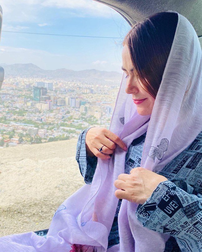 Kini Gulafroz memohon agar negara lain bisa membantunya mendapatkan visa untuk keluarga Afghanistan. Apalagi setelah mendengar rekannya Banu Nagar yang dipukul dan ditembak dalam kondisi hamil delapan bulan. Foto: Instagram @gulafroz_ebtekar