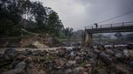Jembatan Sungai Cidurian Bogor Ambruk Diterjang Banjir Bandang