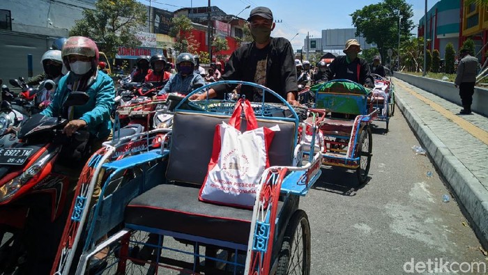 jokowi bawa sembako