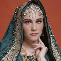 Wolipop sudah mewawancarai Tiphaine Poulon atau yang akrap disana Tiph. Ia mengungkapkan jika sebelumnya mempunyai banyak teman muslim di Prancis. Di Prancis saya punya banyak teman muslim, best friend saya juga muslim saya sudah pernah tanya-tanya tentang Islam. Saya sudah pernah pergi ke Algeria sama dia, jumpa sama keluarga muslim dia di sana, ungkap Tiph kepada Wolipop, Jumat (10/9/2021). Foto: Dok. Instagram @tiphaine_pln.