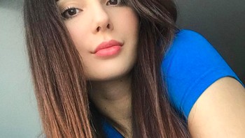 “Karirku seperti roller coaster, penh naik turun. Namun melihat saat ini, aku bersyukur dengan apa yang disediakan olahraga voli dan pelajaran darinya. Aku beruntung banyak bertemu dengan orang baik,” katanya. Foto: Instagram