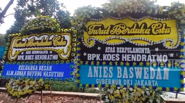 Karangan bunga dari Anies Baswedan untuk kepergian Koes Hendratmo