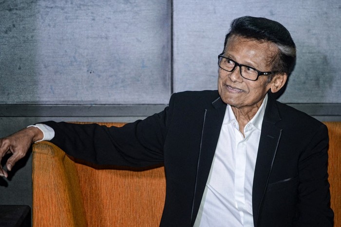 This picture taken on March 28, 2018 shows Indonesian singer Koes Hendratmo posing during a promotional event in Jakarta. (Photo by Oeday Abdullah / AFP)