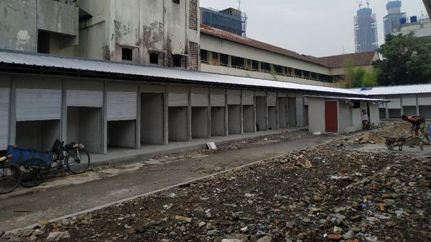 Kondisi pembangunan Pasar Kambing Tanah Abang, Selasa (7/9/2021). Proyek pembangunan hampir rampung, kios-kios telah selesai dibangun tinggal pembersihan akhir.