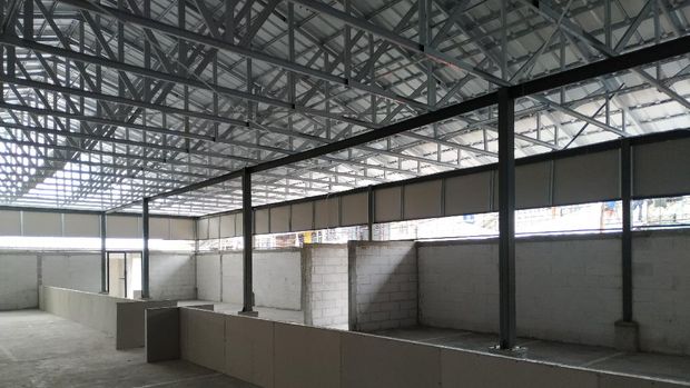 Kondisi pembangunan Pasar Kambing Tanah Abang, Selasa (7/9/2021). Proyek pembangunan hampir rampung, kios-kios telah selesai dibangun tinggal pembersihan akhir.