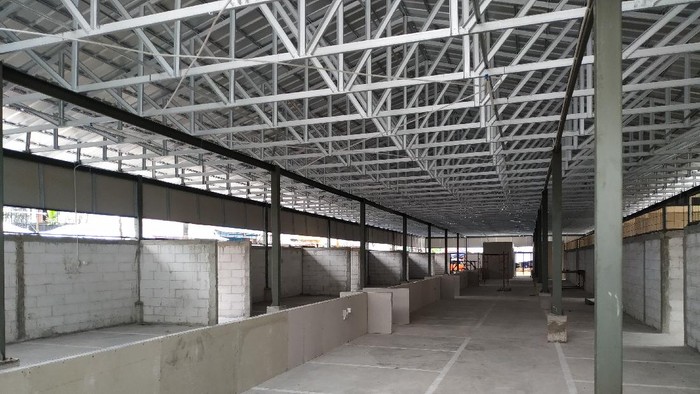 Kondisi pembangunan Pasar Kambing Tanah Abang, Selasa (7/9/2021). Proyek pembangunan hampir rampung, kios-kios telah selesai dibangun tinggal pembersihan akhir.