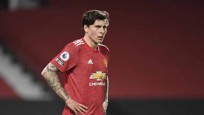 MANCHESTER, ENGLAND - MAY 13: Victor Lindelof of Manchester United looks on during the Premier League match between Manchester United and Liverpool at Old Trafford on May 13, 2021 in Manchester, England. Sporting stadiums around the UK remain under strict restrictions due to the Coronavirus Pandemic as Government social distancing laws prohibit fans inside venues resulting in games being played behind closed doors. (Photo by Peter Powell - Pool/Getty Images)
